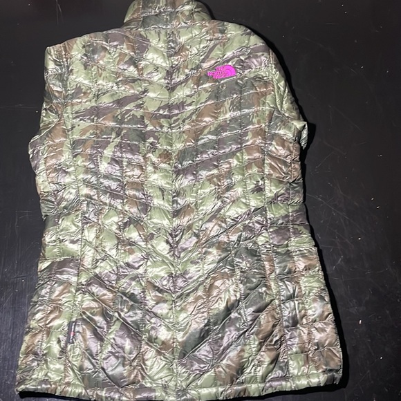 Womens north face jacket - Picture 2 of 4
